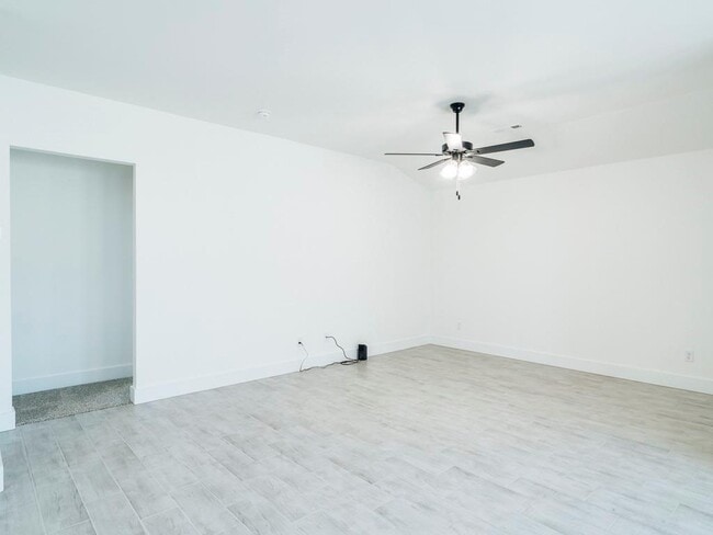 Building Photo - 1440 Emmerson St