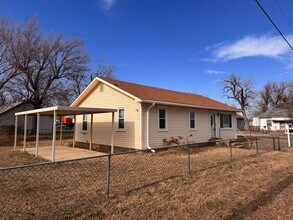 Building Photo - 3 bed, 1 bath