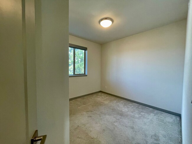 Building Photo - Fantastic 2 Bed 1 Bath - N. Portland - Arb...