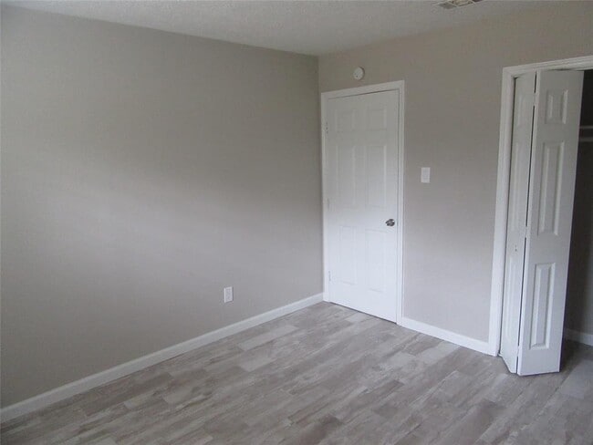 Building Photo - 25822 Glen Loch Dr