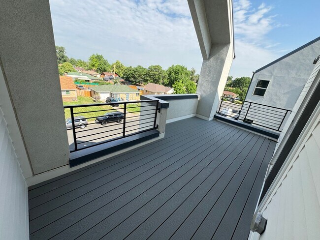 Building Photo - Denver Townhome with Great Views - License #2024-ENTITY-0003918