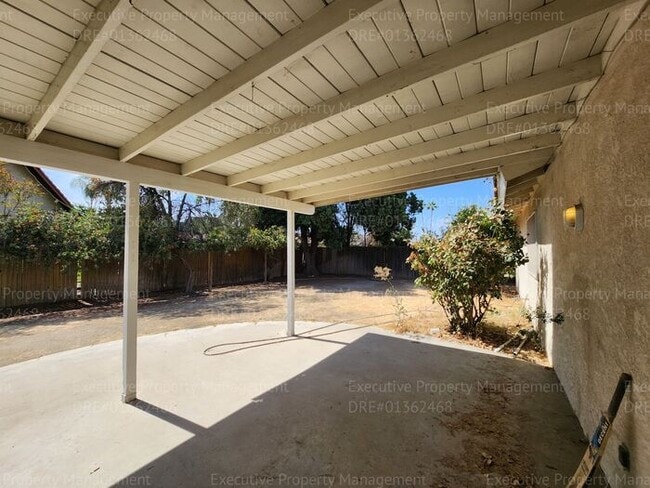 Building Photo - 3 Bedroom 2 Bath Great Location
