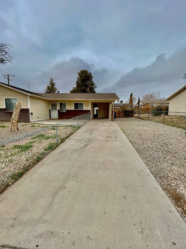 Building Photo - Pet Friendly Home in Washington with Large Fenced Yard