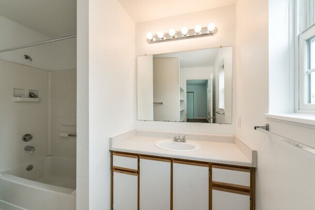 Building Photo - Tualatin condo for rent