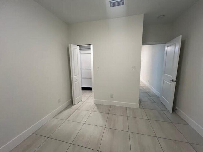 Building Photo - 3884 Melaleuca Ln