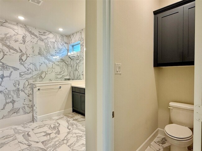 Building Photo - 1804 Welker Dr