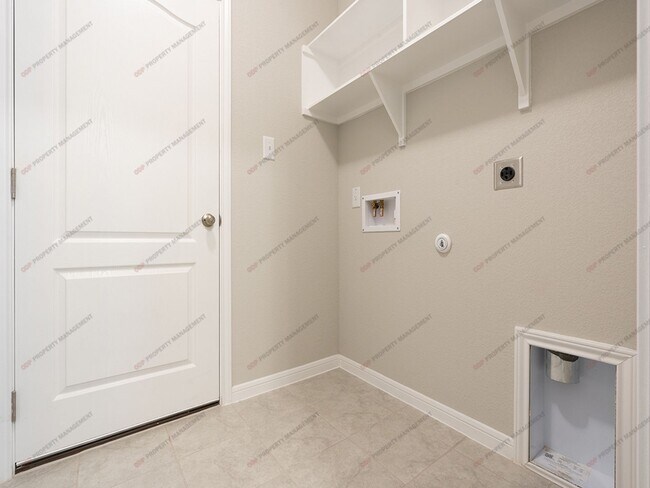 Building Photo - 716 Skylar Heights Dr