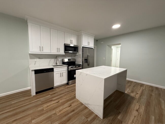 Building Photo - 213 Ely Ave