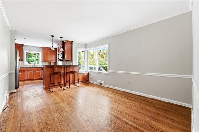 Building Photo - 1846 Fernwood Rd NW