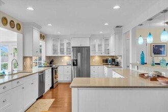 Building Photo - 2732 Valencia Dr