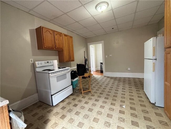 Building Photo - 209 S Wade Ave