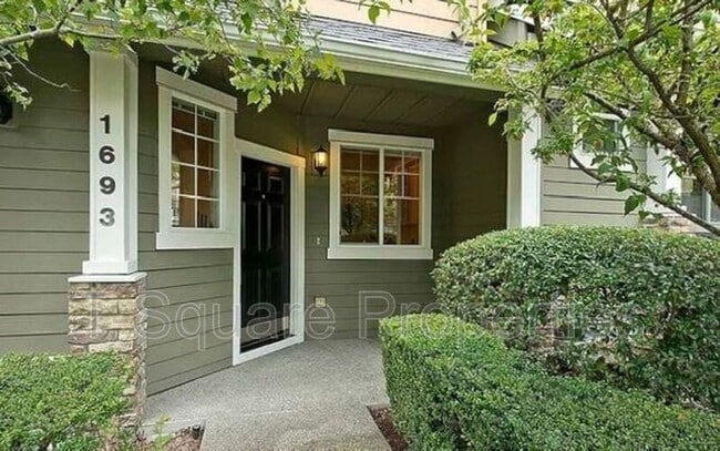 Building Photo - 1693 NE Juneberry St