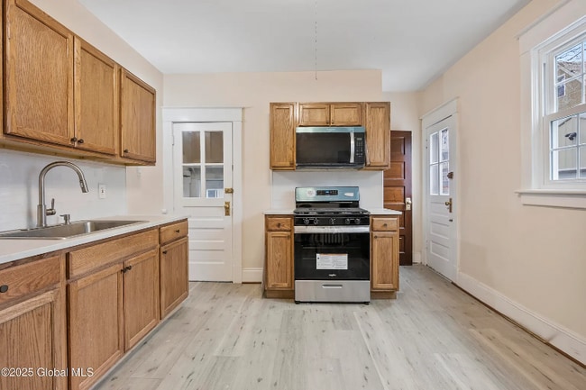 Building Photo - 559 Myrtle Ave