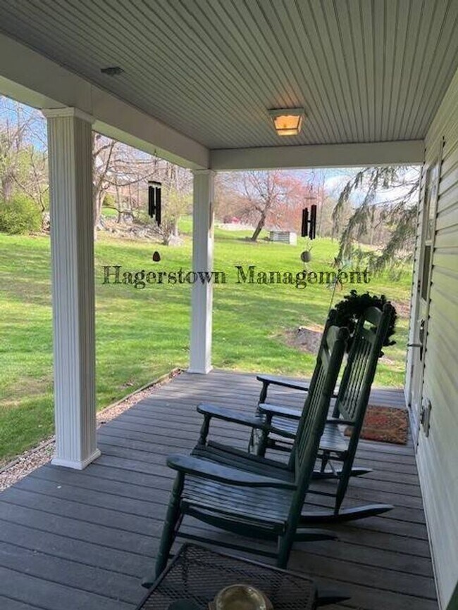 Building Photo - Beautiful Home in Blue Ridge Summit