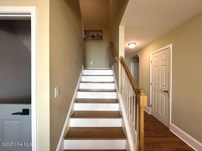 Building Photo - 225 Savannah Garden Dr