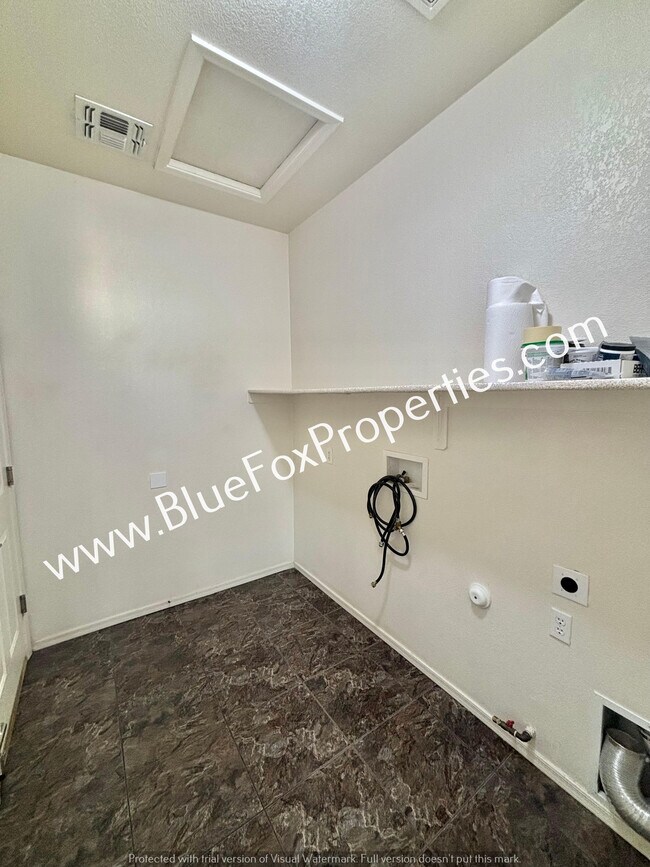 Building Photo - 11930 W Heyburn Dr