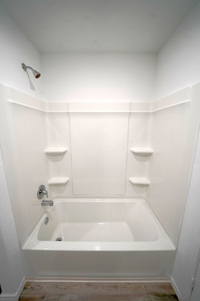 Building Photo - Like-New Home Now Available For Rent in Converse, TX! Realtor Commission offered: $600