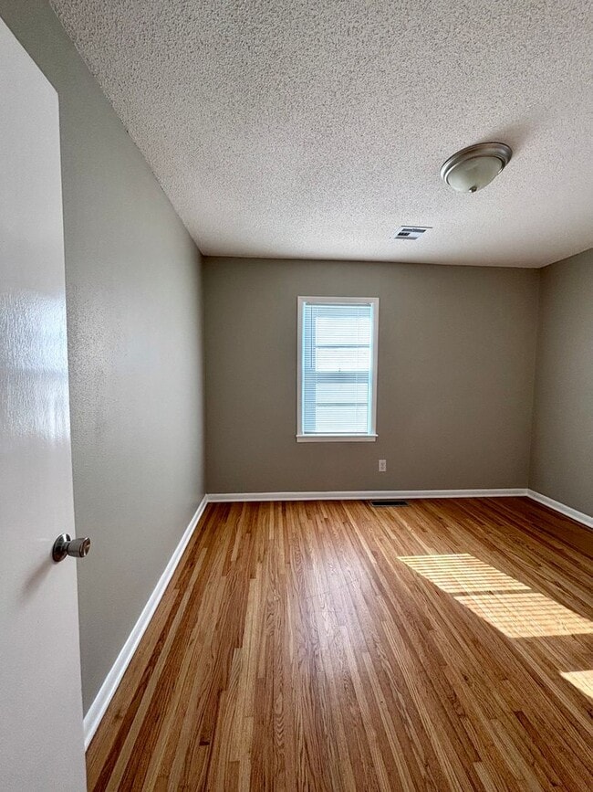 Building Photo - Stunning and Bright home in the heart of the Rose District