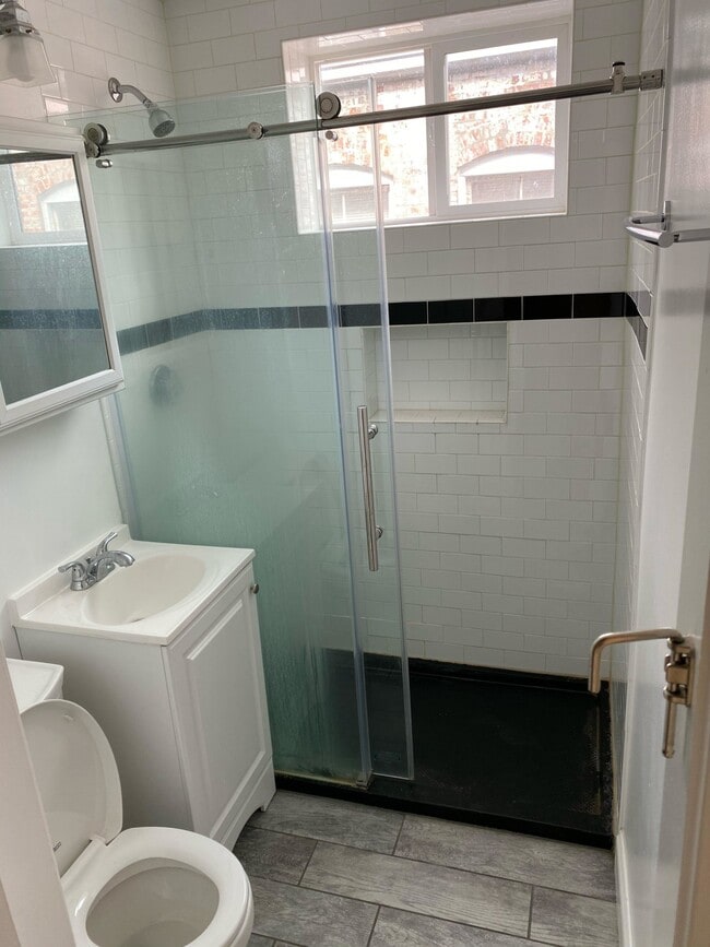 Building Photo - 36 Anderson St