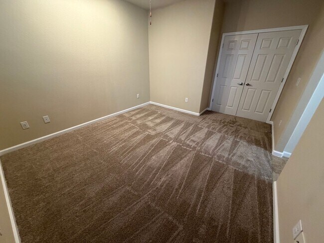 Building Photo - Elegant Low-Maintenance Living Near Golden Eagle & Kiley Lake!