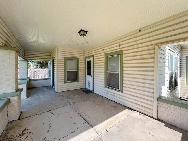 Building Photo - 1201 Bolivar St