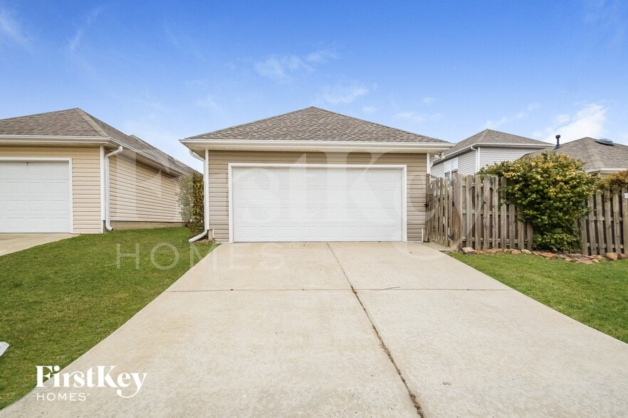 Building Photo - 316 Village Dr