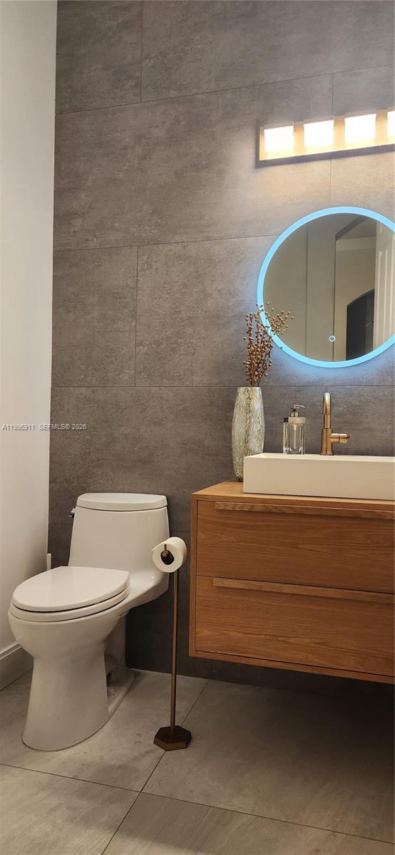 Building Photo - 3870 E Hibiscus St