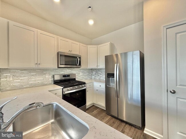 Building Photo - 200 Mazzeo Dr