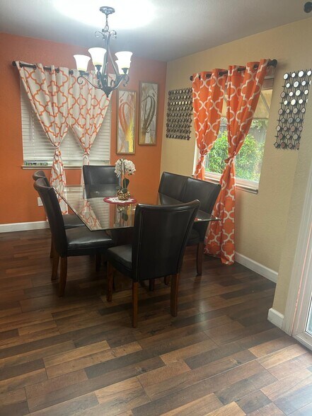 Dining - 254 Bonita Ln