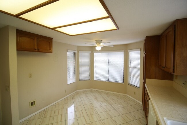 Building Photo - Rancho Bernardo End Unit Townhome - 2 Bed - 2 Bath -2 Car Garage - Private Patio