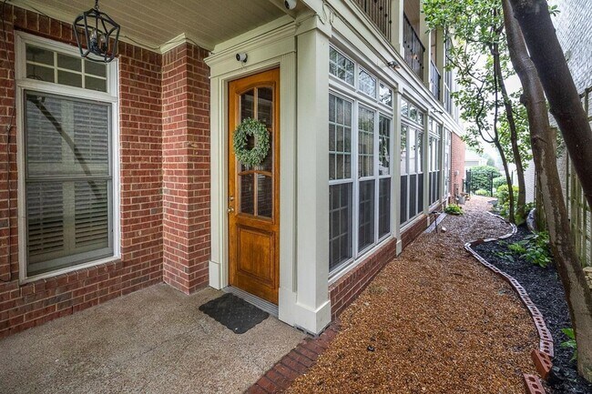 Building Photo - Gorgeous Riverfront home in Harbor Town