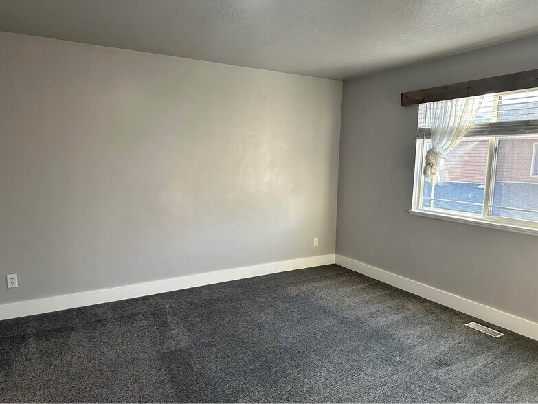 Building Photo - 520 W 1570 N