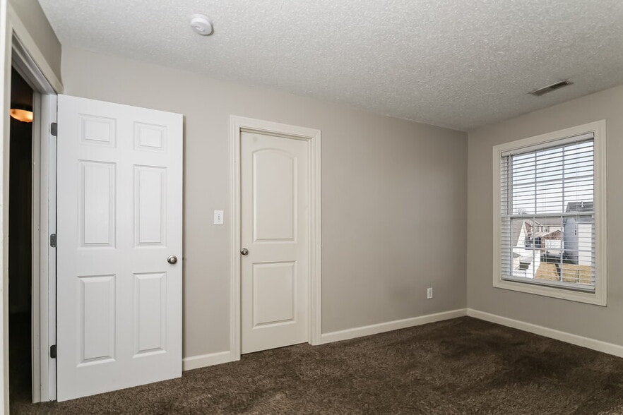 Building Photo - 5427 Montavia Ln