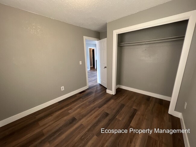 Building Photo - Backside Duplex in Park Hill Available! **...