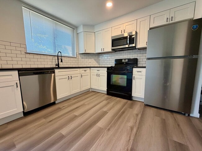 Building Photo - 1414 N 11th St