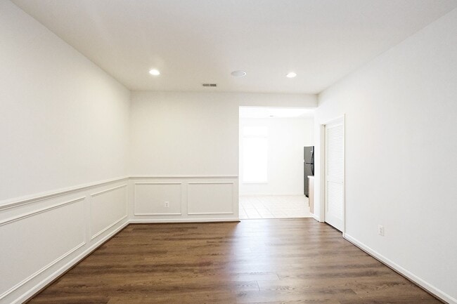 Building Photo - Pet-Friendly Cherry Hill Townhome