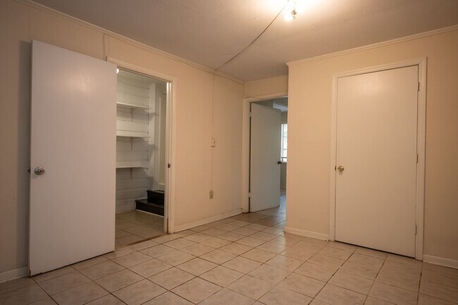 Building Photo - 175 Habersham Way