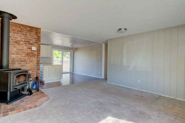 Building Photo - 634 N El Mirador St