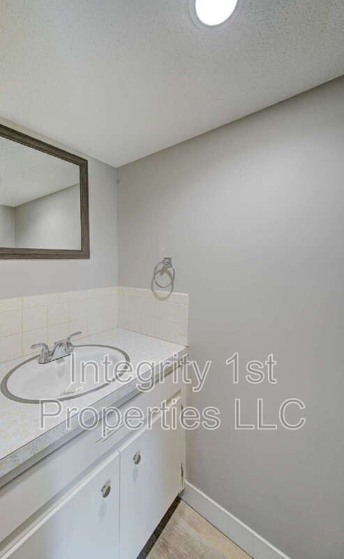 Building Photo - 6910 NW Belvidere Pkwy