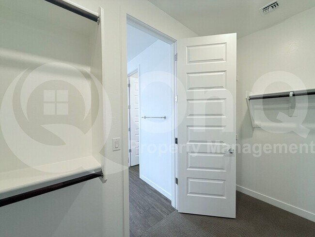 Building Photo - 4077 S Sabrina Dr