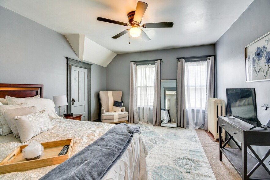 Building Photo - 71 Sanford St