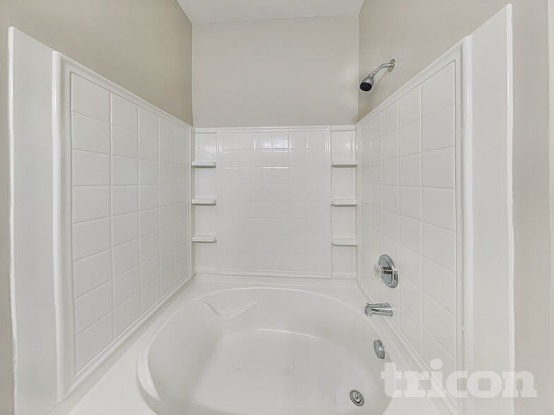 Building Photo - 5400 Peachwood Dr