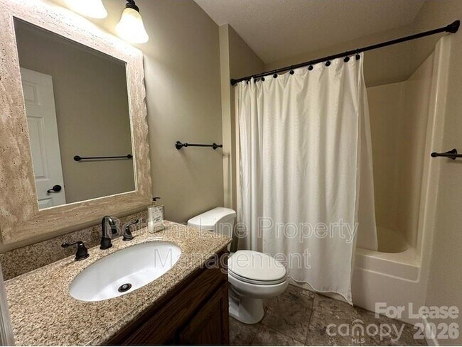 Building Photo - 404 Wood Run