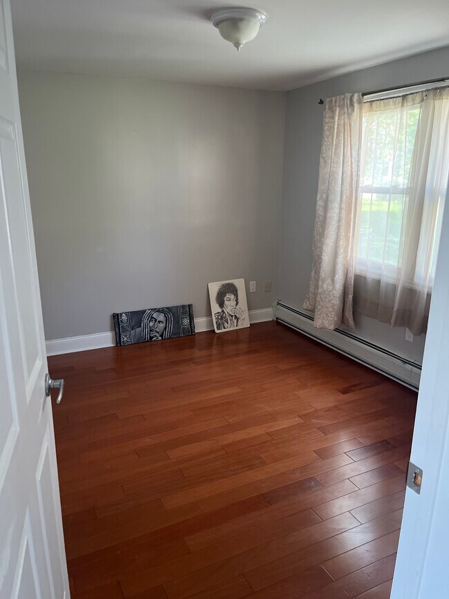 Building Photo - 71 Riverside Dr