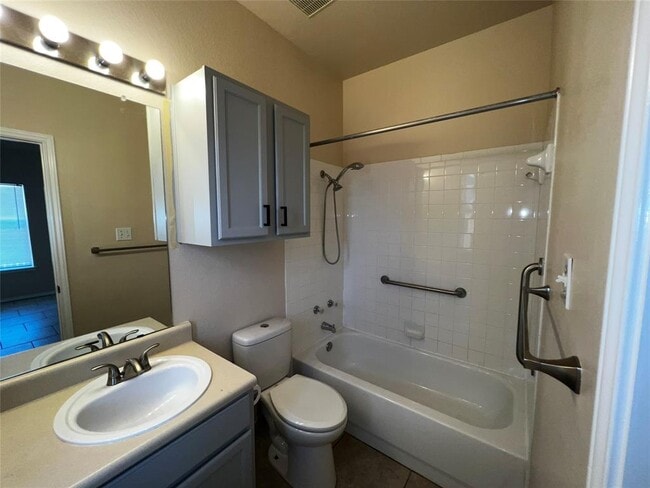 Building Photo - 2848 Southampton Way