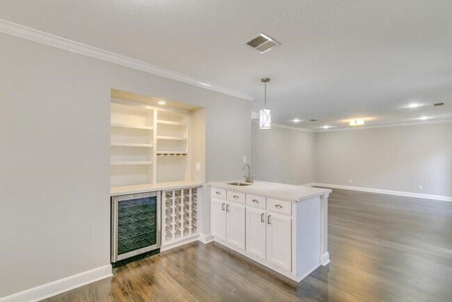 Building Photo - 14022 Ragus Lake Dr