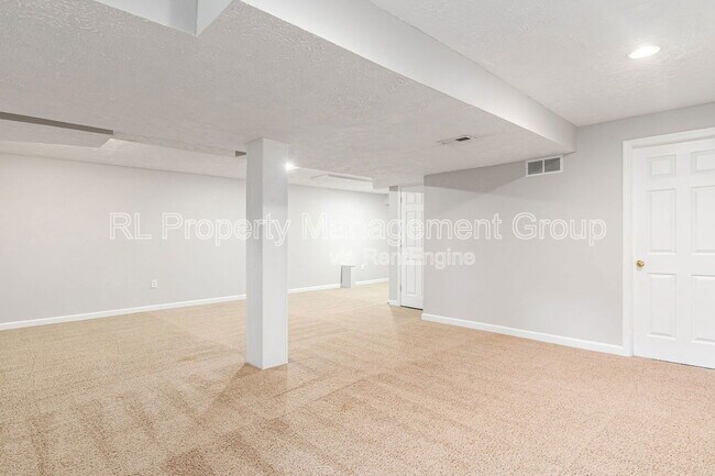 Building Photo - 5551 Ainsley Dr