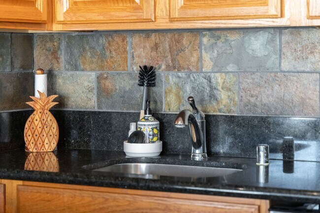 Building Photo - Mokuleia Sands #501 – Furnished 1BR/1BA | Ocean Views | Available Now