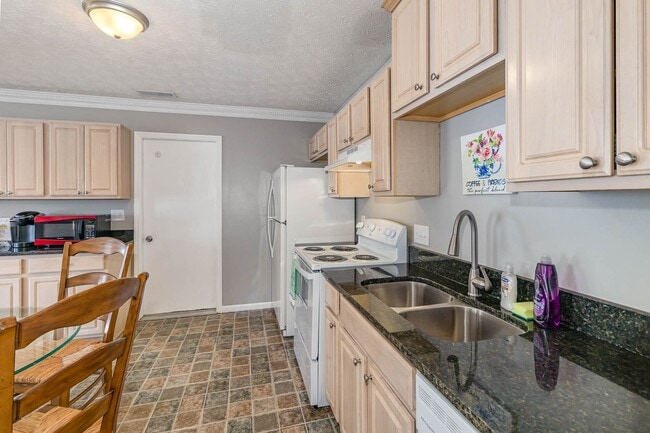 Building Photo - 130 Overbrook Ct