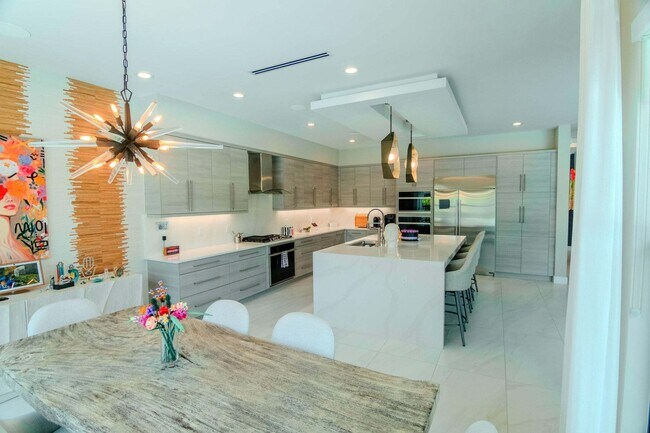 Building Photo - 8305 Fishhawk Falls Ct